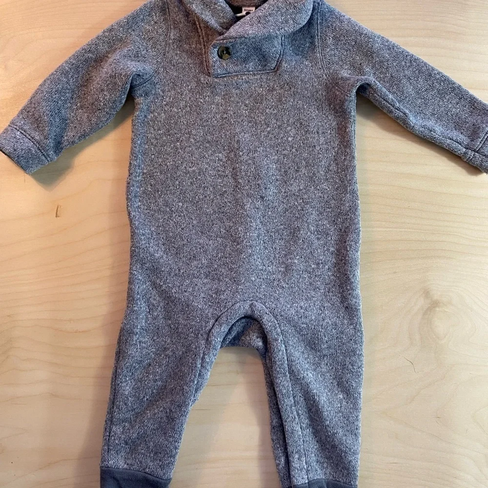 Old Navy One Piece Body Suit size 18-24 months (DE)
